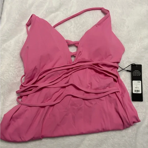 One piece bathing suit - Picture 2 of 4